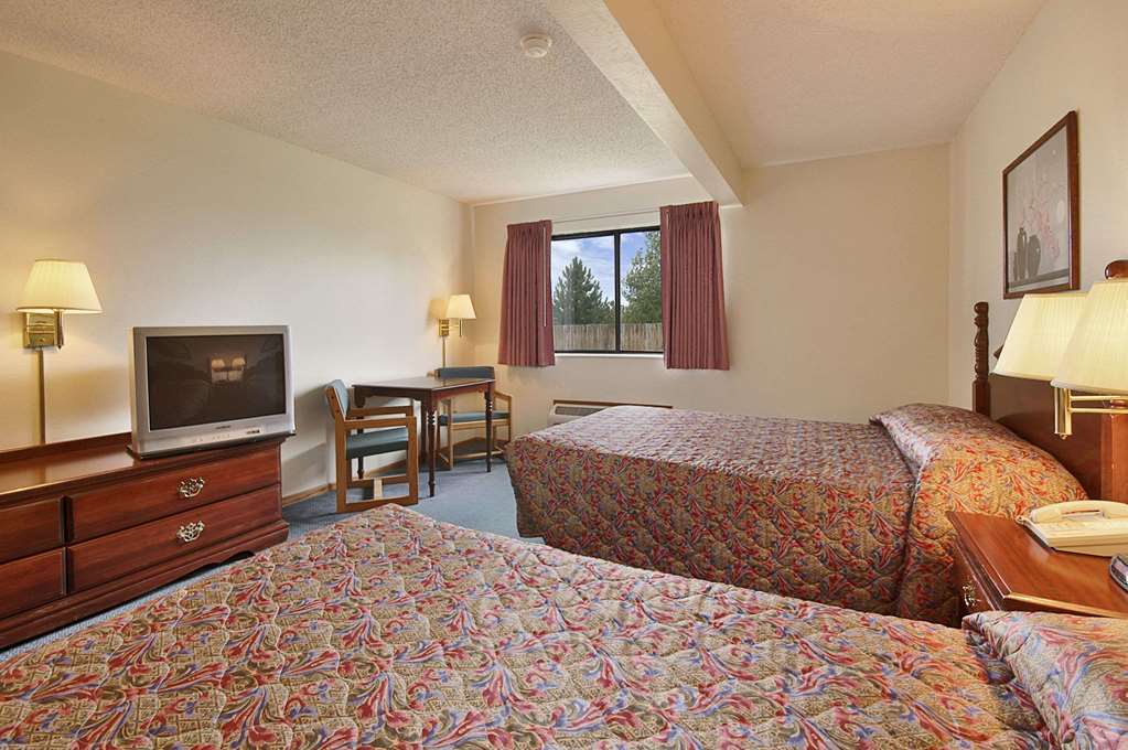 Super 8 Winterset Hotel Room photo